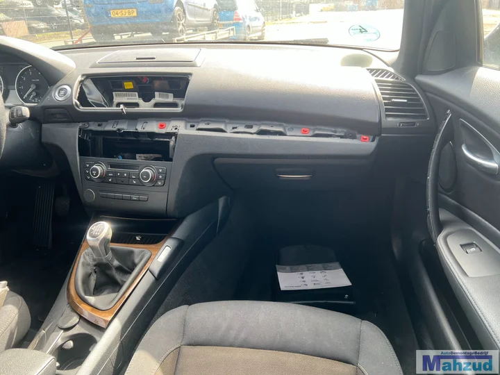 2010-bmw-1-serie-e87-118i-20-n43b20a-b090-bruin-demontage — foto 14