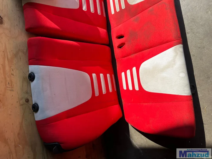 ford-ka-2-rood-interieur-stoel-achterbank-deurpaneel — foto 9