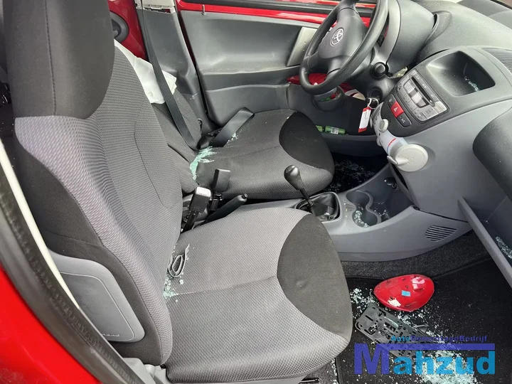 2007-toyota-aygo-10-1krfe-rood-3p0-onderdelen-velgen-motor — foto 11
