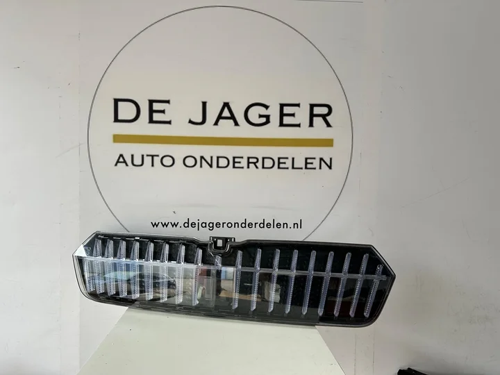 skoda-enyaq-5la-iv-crystal-face-grille-led-5la941107a — foto 2