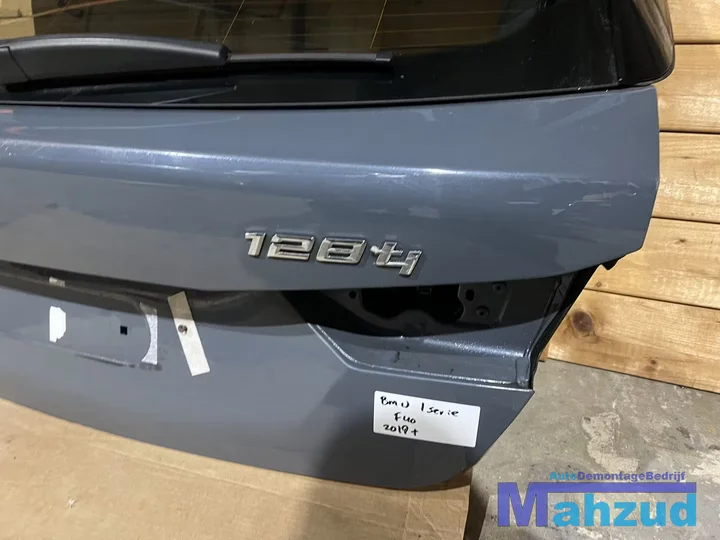 bmw-1-serie-f40-c03n-blauw-achterklep-2019 — foto 10