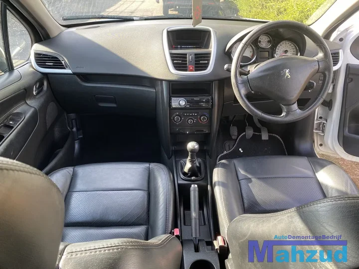 2010-peugeot-207-sport-16-16v-ep6-wit-ewp-onderdelen-17-inch — foto 15