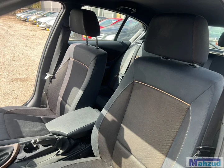 2010-bmw-1-serie-e87-118i-20-n43b20a-b090-bruin-demontage — foto 31