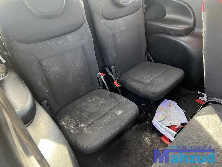 fiat-500l-zwart-derde-3e-rij-stoelen-2012 — foto 2