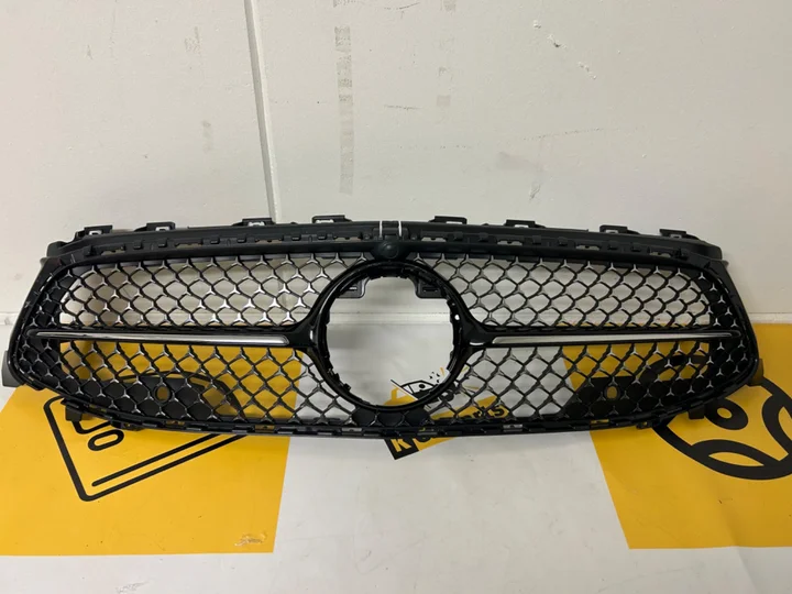 gril-mercedes-cla-x118-c118-amg-facelift-grill-a1188884400