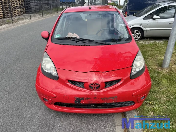 2007-toyota-aygo-10-1krfe-rood-3p0-onderdelen-velgen-motor — foto 2