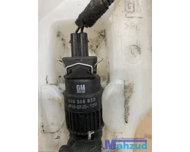 opel-corsa-c-ruitensproeitank-reservoir-ruitensproeierpomp — foto 5