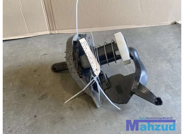 renault-clio-3-reservewiel-houder-reseverwieldrager-krikset