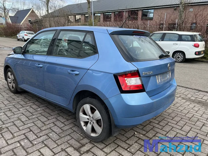 skoda-fabia-3-12-tsi-blauw-lq5x-cjzc-ped-onderdelen-sloop — foto 4