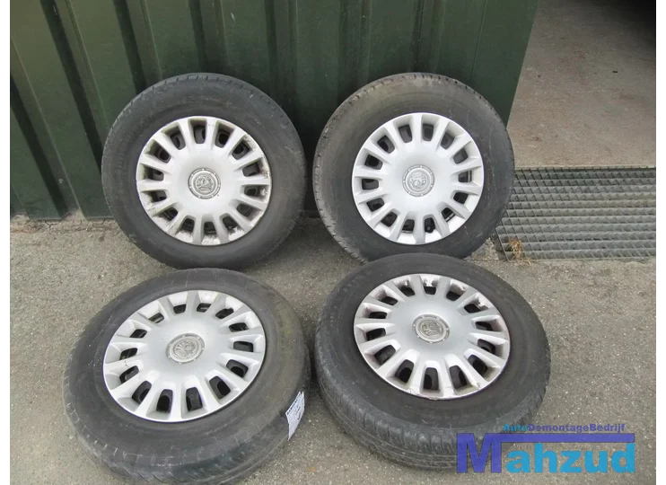 OPEL CORSA D VELGEN BANDEN 185 70 14 INCH 4X100