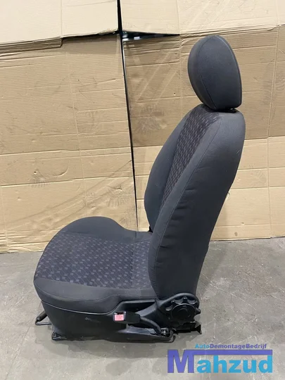 ford-fiesta-4-voorstoelen-bestuurdersstoel-bijrijdersstoel — foto 11