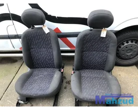 ford-focus-voorstoel-rechts-links-stof-1998-2005