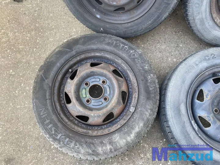 ford-fiesta-4-banden-met-velgen-4x108-13-inch — foto 4