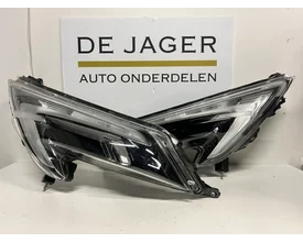 nissan-juke-f15-koplampen-set-26125bv80a-26120bv81a