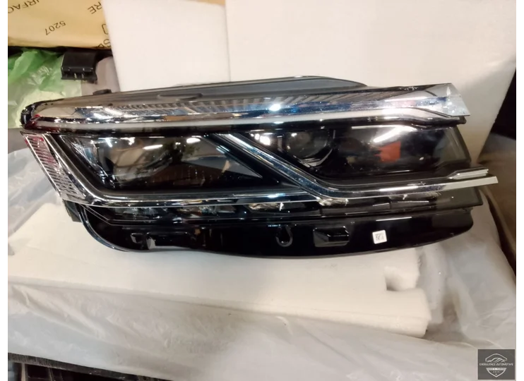 VW Touareg 760 CR7 18-23 Vol LED Koplamp Rechts 761941082