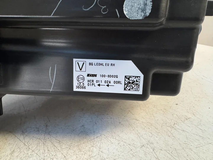 nissan-qashqai-j12-full-led-koplamp-rechts-nieuw-1008d02g — foto 9