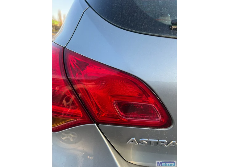 OPEL ASTRA J Schrägheck linke Rückleuchte 2009-2015