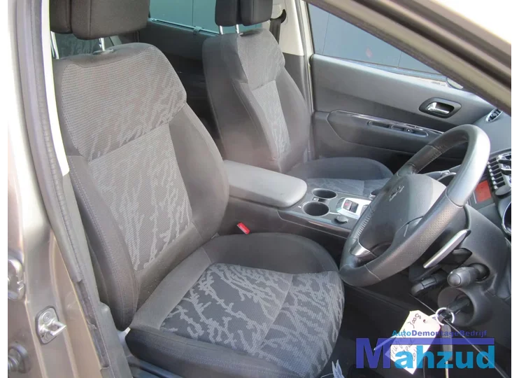 peugeot-3008-zwart-grijs-interieur-compleet
