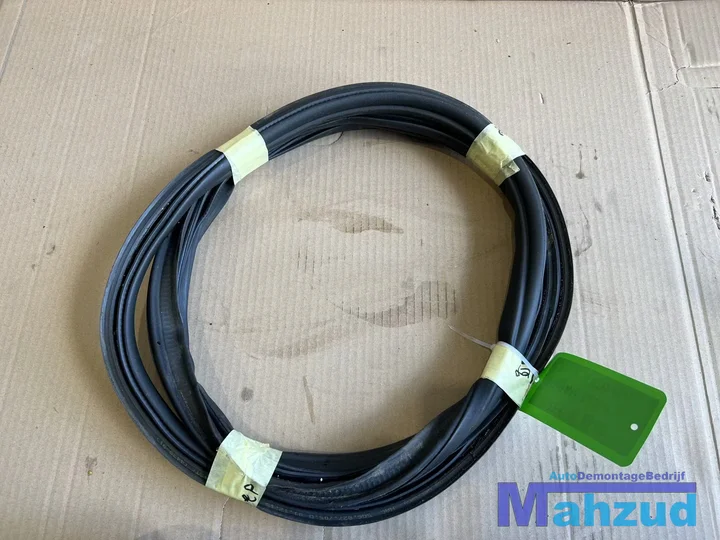 vw-golf-7-hatchback-achterklep-rubber-20122019 — foto 2
