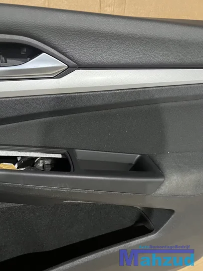 vw-golf-8-rechts-voor-asbak-opberg-vakje-handvat-2019 — foto 4