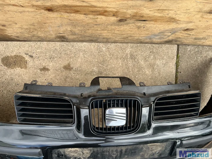 seat-toledeo-2-zwart-lc9z-voorbumper-19982004 — foto 4