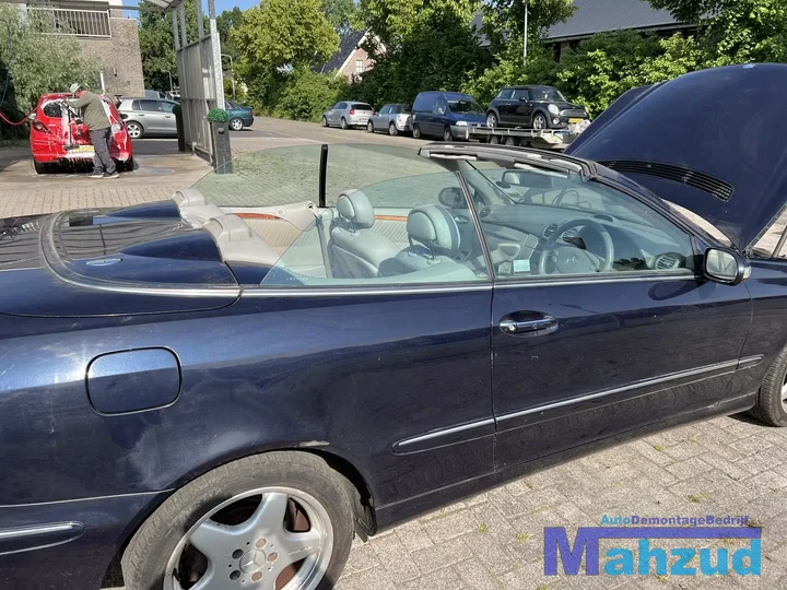 mercedes-clk-w209-cabrio-blauw-onderdelen-demontage — foto 34