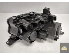 73278187-toyota-proace-city-lamp-links — foto 5