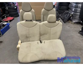 peugeot-107-geel-compleet-interieur-voorstoelen-achterbank — foto 5