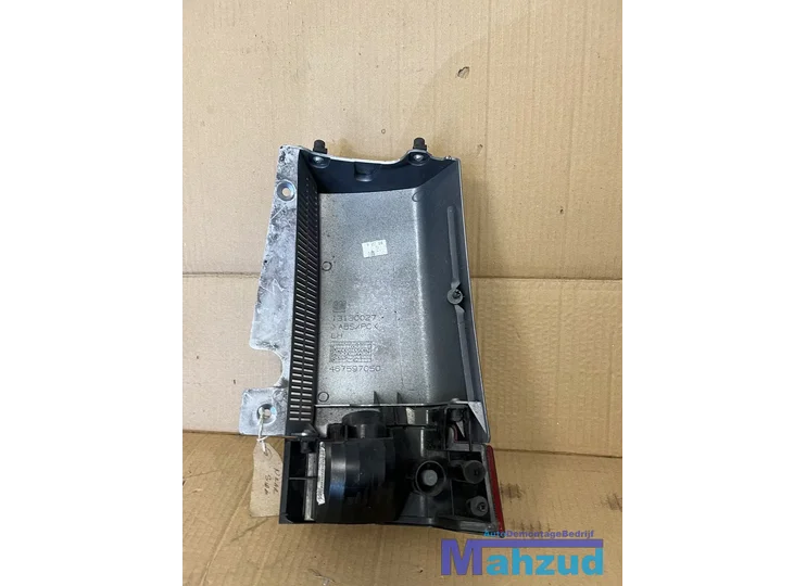 opel-meriva-a-links-grijs-achterlicht-kap-afdekplaat