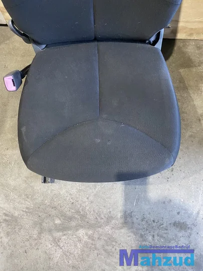 toyota-aygo-zwart-interieur-3-deurs-20052014 — foto 6