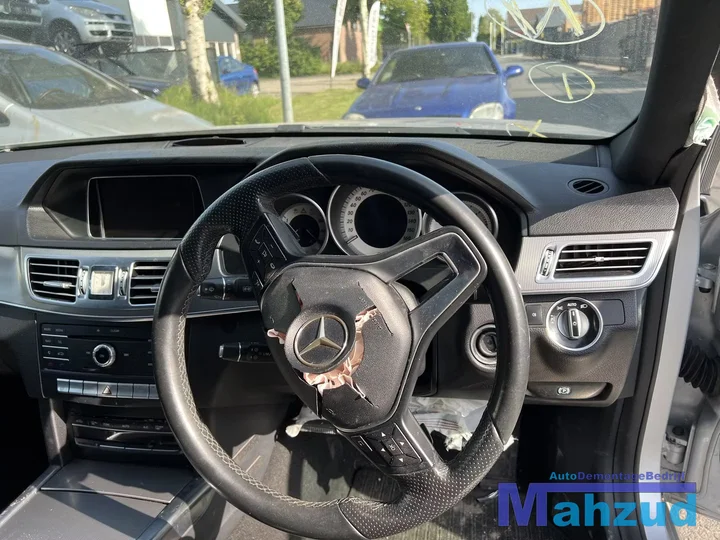 e-klasse-w212-dashboard-armsteun-asbak-luchtrooster-stuur — foto 3