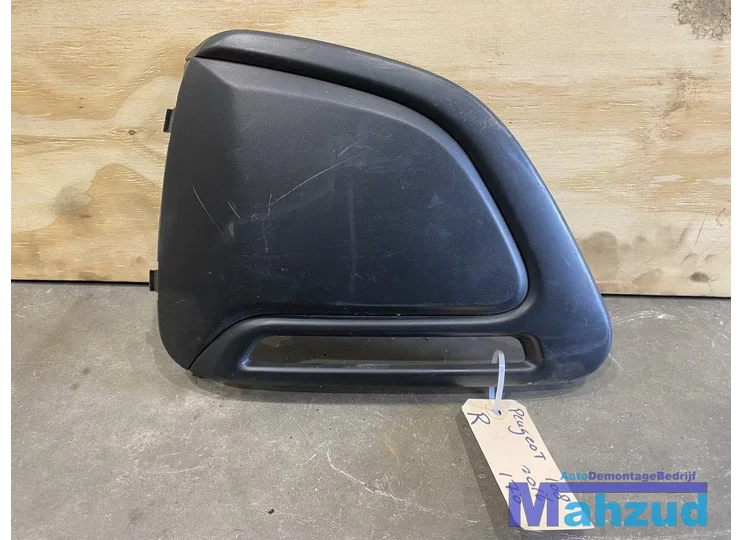 PEUGEOT 108 Rechts bumper rooster mistlamp afdekkap 814810H110