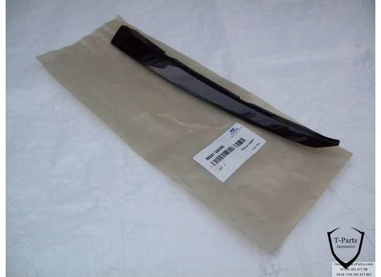 hyundai i20 voorbumper links grille lijst 86597Q0GB0