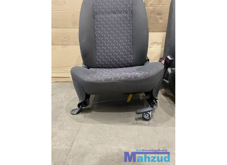 ford-fiesta-4-voorstoelen-bestuurdersstoel-bijrijdersstoel
