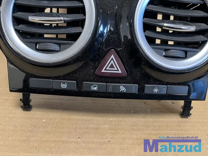 opel-corsa-d-middenconsole-zwart-luchtrooster-midden-20052014 — foto 4