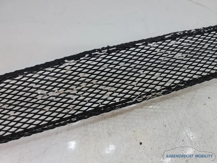 amg-bumpergrille-mercedes-w203-c-klasse-zwart-origineel-gebruikt-gaas-a2038851353 — foto 6
