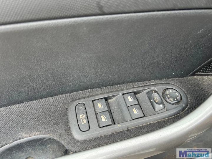 peugeot-308-1-16-16v-eps-zilver-ezrc-demontage-sloop-onderdelen — foto 22