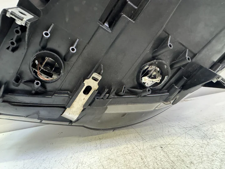 bmw-f10-f11-5-serie-xenon-koplamp-rechts-7203246-14 — foto 7