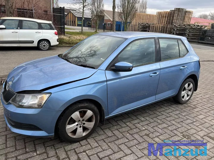 skoda-fabia-3-12-tsi-blauw-lq5x-cjzc-ped-onderdelen-sloop — foto 3