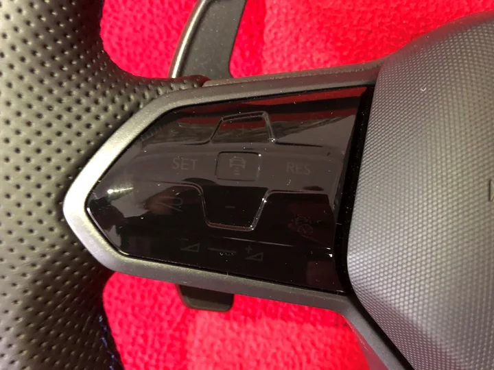 vw-golf-8-r-stuur-met-airbag-r-line-dsg-stuurverwarming — foto 2