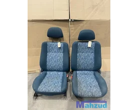 mitsubishi-colt-5-groen-voorstoel-links-rechts-1995-2002