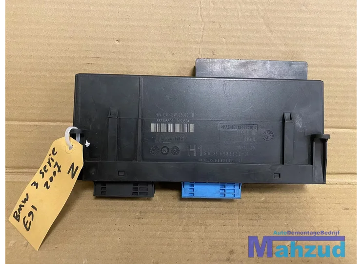 BMW 3 SERIE E90 BCM Module 698330201 6135698330201