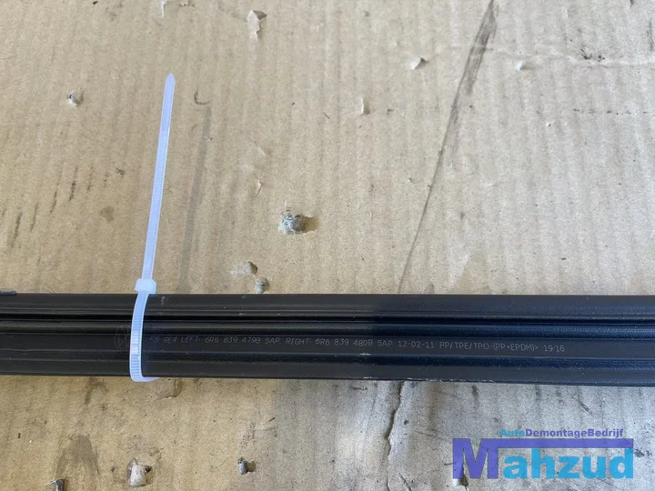 vw-polo-6r-rechts-achter-raamrubber-binnen-buiten-20092017 — foto 2