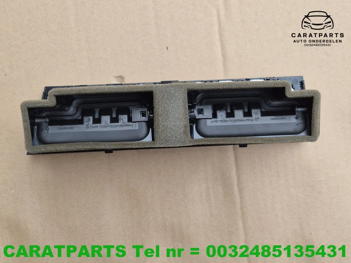 8t1820951d-audi-a5-luchtrooster-dashboard-a4-s5-s4-rs5-rs4 — foto 4
