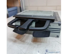 vw-golf-iv-bora-bekerhouder-1j0858601d-nieuw-model-cupholder-grijs-zilver-aluminium-1998-1999-2000-2001-2002-2003-2004-gebruikt-barendrecht-mobility-service — foto 4