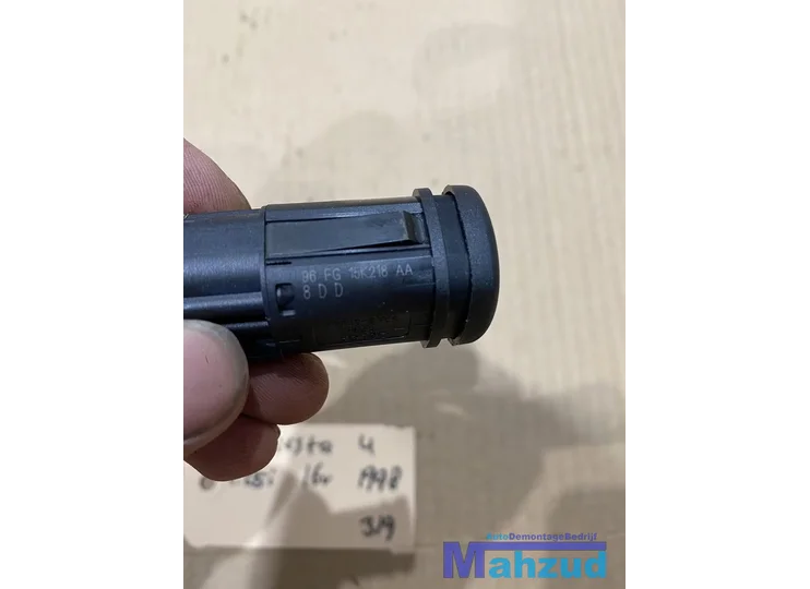 ford-fiesta-4-mistlamp-voor-schakelaar-95-03-96fg15k218aa
