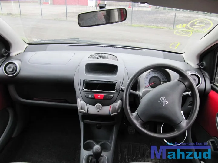 peugeot-107-toyota-aygo-citroen-c1-interieur-stof-20052014 — foto 3