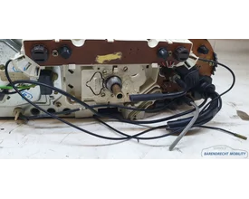 kmteller-cockpit-toerenteller-w201-190-mercedes-2015402347-origineel-gebruikt-1982-1993 — foto 11