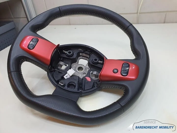 stuurwiel-renault-twingo-iii-3-leer-leder-zwart-rood-geperforeerd-afgevlakt-34151201e-2014-2020 — foto 3