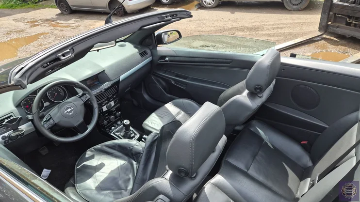 opel-astra-h-twintop-bj-2010-voor-onderdelen-motor-defect — foto 6